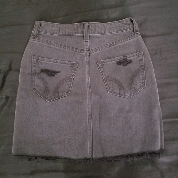 Hollister High Rise Distressed Jean Skirt, Size 1, Waist 25, Black Wash Frayed - Picture 5 of 7